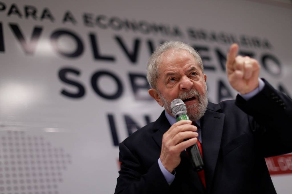 "Querem massacrar o coitadinho", diz Lula sobre acusações