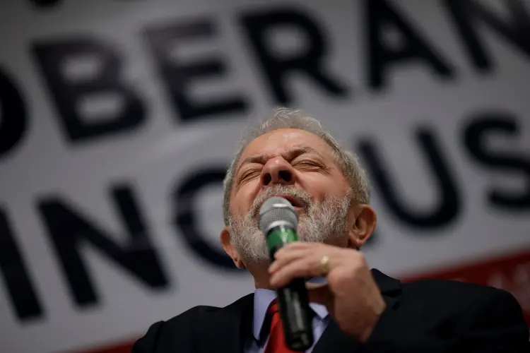 Lula: os advogados afirmaram na petição a Moro que "a forma" de gravação das audiências "não está a atender à destinação de fidelidade estrita das informações oralmente produzidas" (Ueslei Marcelino/Reuters)