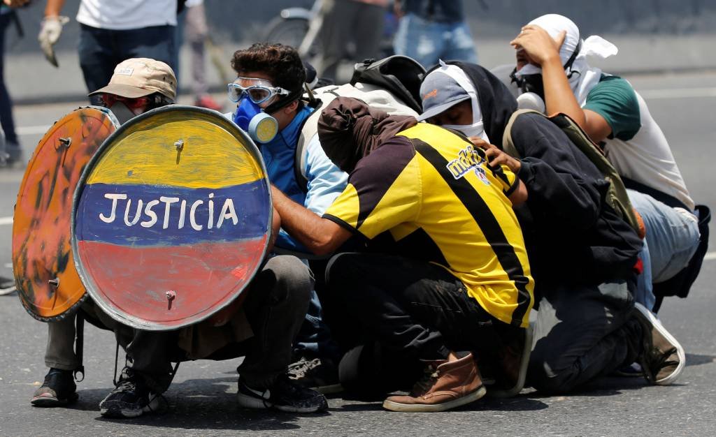 Sobe para 27 número de mortos nos protestos da Venezuela