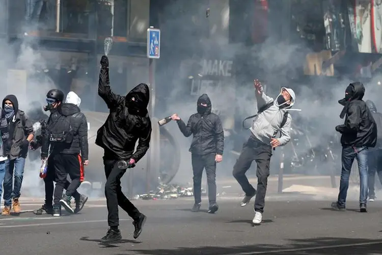 Protestos na França: estudantes bloquearam as entradas e realizaram manifestações relacionadas à eleição (Gonzalo Fuentes/Reuters)