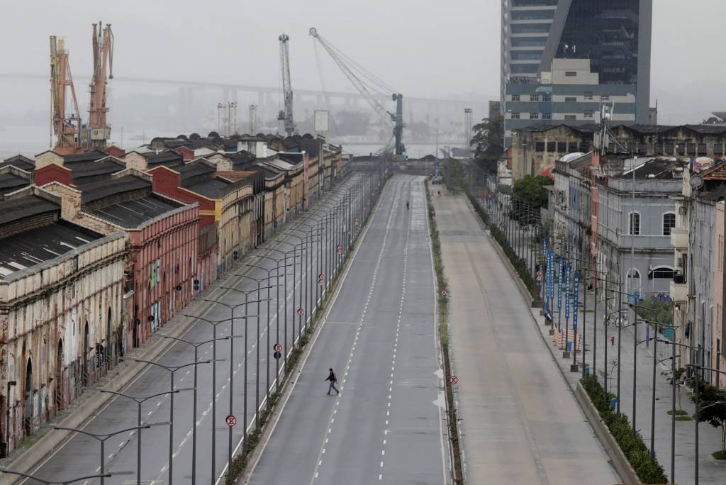 Lojas fecham e segurança é reforçada no centro do Rio