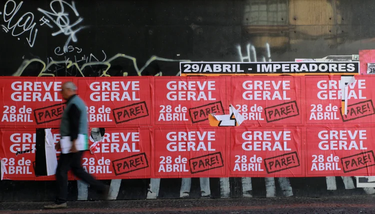 Greve geral: os protestos realizados na capital paulista desde as primeiras horas da manhã desta sexta-feira certamente afetarão o desempenho do comércio varejista, segundo a ACSP (Diego Vara/Reuters)