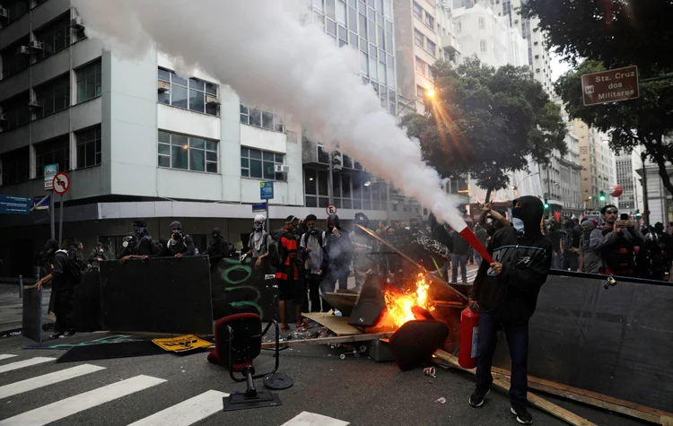 Greve geral: "O Brasil passou mais de duas décadas sob o jugo do autoritarismo. Não podemos admitir qualquer ensaio de retorno àqueles tempos sombrios" (Ricardo Moraes/Reuters)