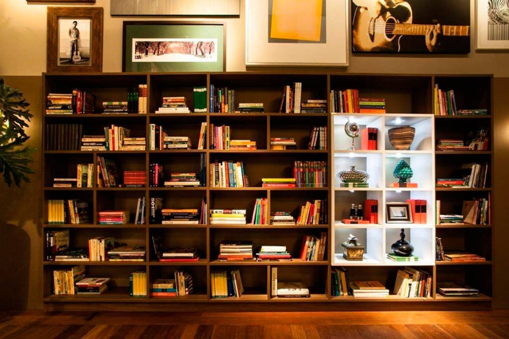 9 estantes cheias de estilo para guardar livros