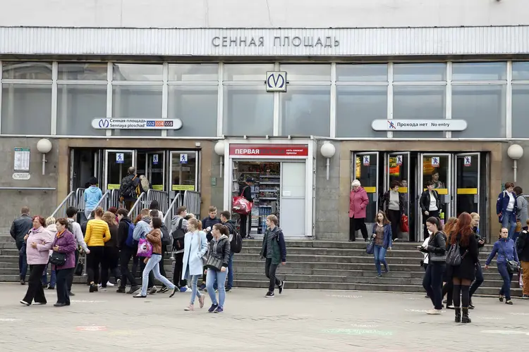 Explosão em metrô de São Petersburgo, na Rússia, deixa pelo menos dez mortos (Anton Vaganov/Reuters)