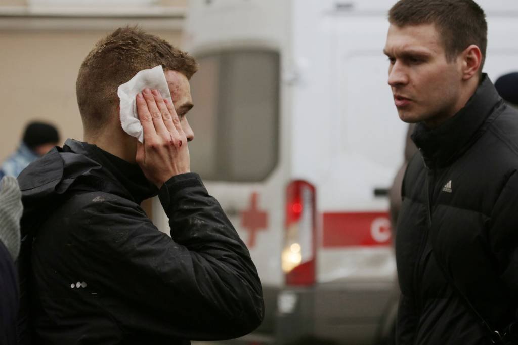 Rússia fecha metrô de São Petersburgo após explosões