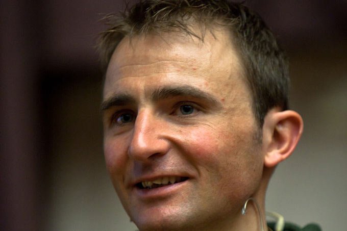 Alpinista suíço Ueli Steck morre durante treino no Monte Everest