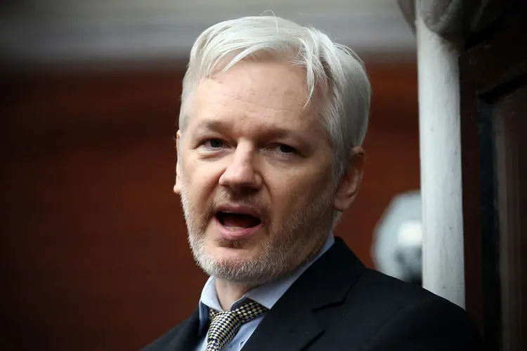 Assange pediu permissão para rever a decisão de extradição de 2022 assinada pelo Reino Unido (Carl Court/Getty Images)