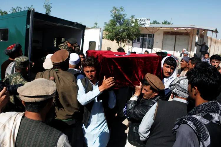 Familiares de vítima: mais de uma centena de homens ficaram feridos em ataque a base militar (Anil Usyan/Reuters)