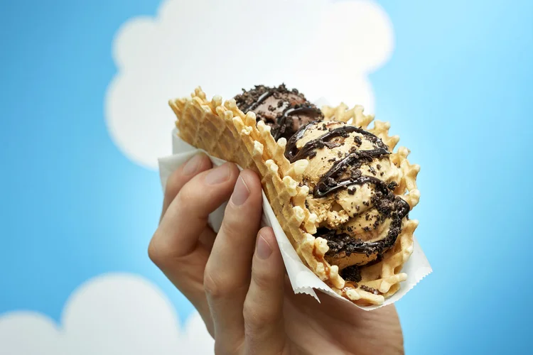 Nova sobremesa da marca Ben &amp; Jerry's: taco doce com caramelo quente (Ben & Jerry's/Divulgação)