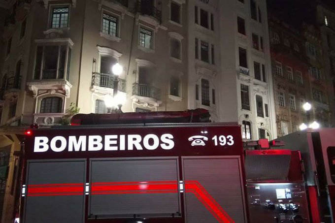 Bombeiros fazem parto de mulher que vive embaixo de ponte em SP