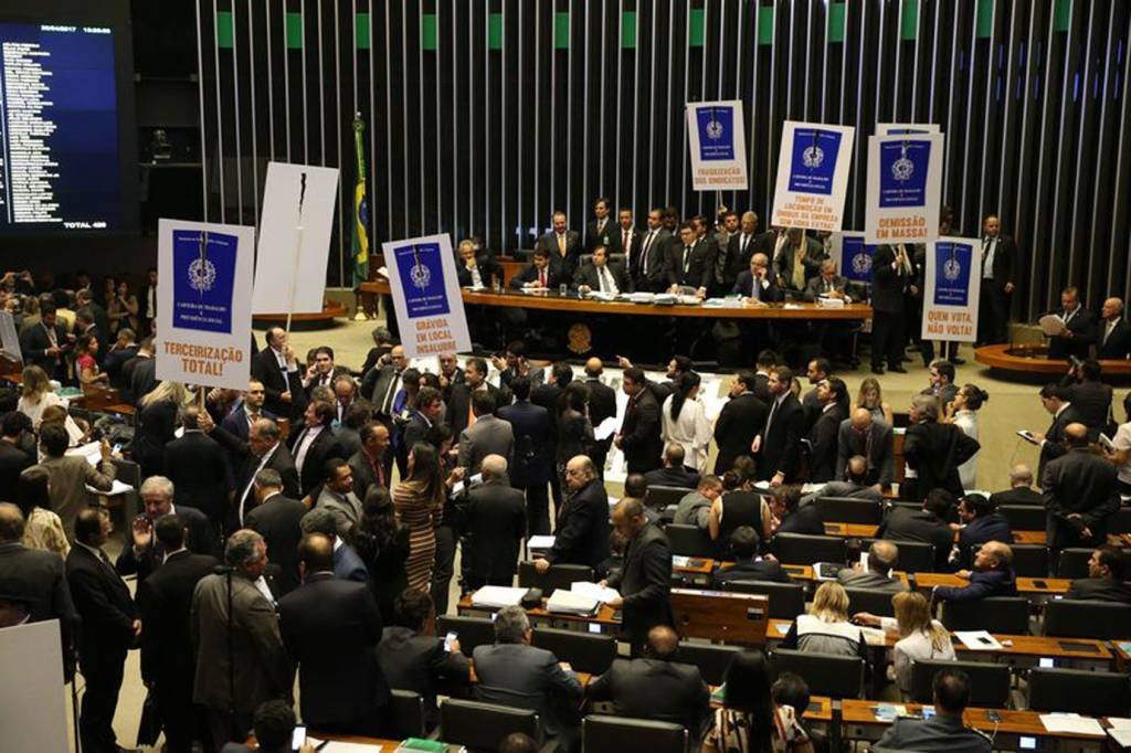 Partidos registram traições ao governo na reforma trabalhista