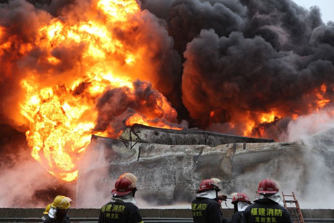 Explosão em refinaria de petróleo deixa 5 mortos na China