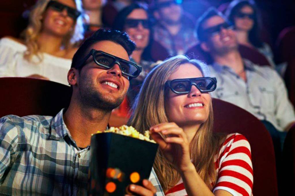 Casal vê filme: o Primepass é um serviço para quem quer ir ao cinema várias vezes, mas pagando uma mensalidade fixa (Primepass/Divulgação)