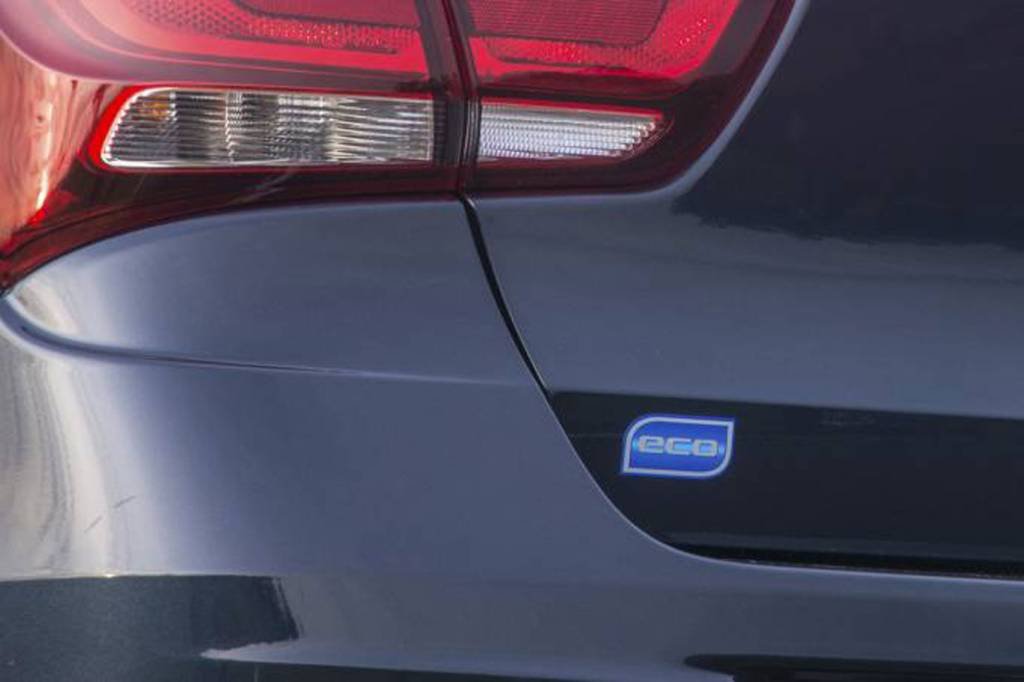 Cobalt: a linha 2017 do carro traz a inscrição Eco na traseira (Divulgação/Chevrolet)
