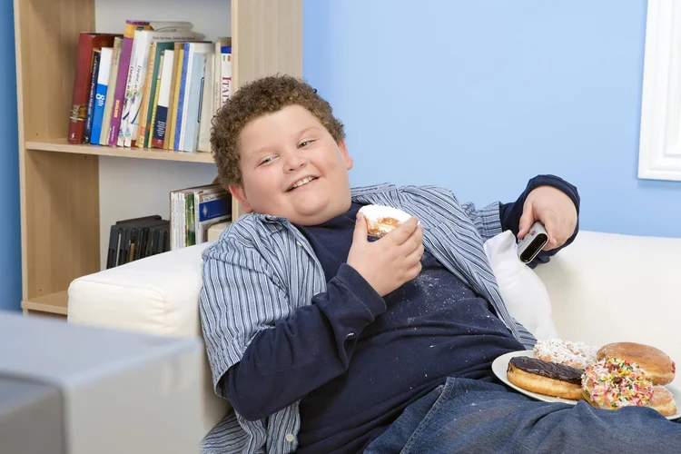 Obesidade infantil: crianças obesas têm quatro vezes mais chances de ter diabetes do tipo 2 (moodboard/Thinkstock)