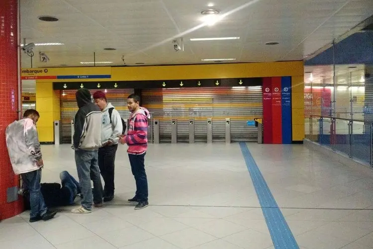 Linha 4 do Metrô de SP: transferência fechada na Estação da Luz durante greve do dia 28 (Ana Laura Prado/Site Exame)