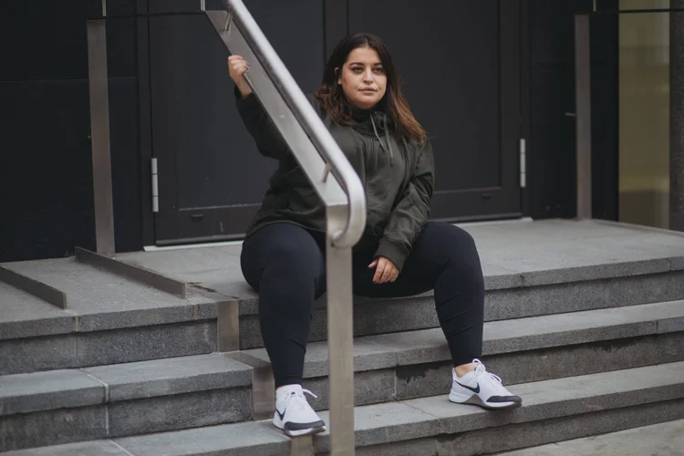 Modelo plus size na campanha da Nike: (Nike/Divulgação)