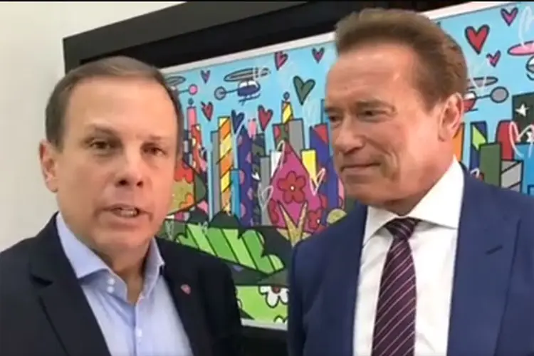 Doria e Schwarzenegger: o ex-governador da Califórnia veio à capital paulista para promover a edição sul-americana da feira de fisiculturismo (João Doria/Divulgação)