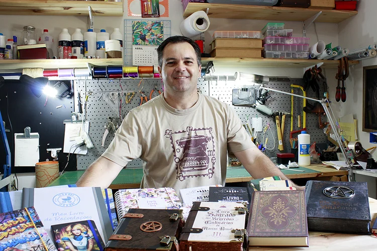 Durva Simão, dono da loja "Design feito à mão", no Elo7: aposta em produto novo e anúncios em redes sociais (Arquivo pessoal/Divulgação)