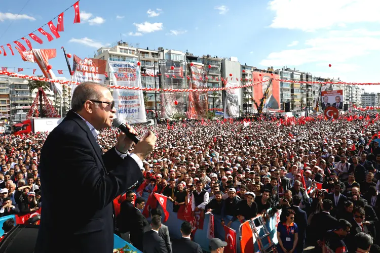 Erdogan: "Vivemos em uma época na qual a Turquia se vê submetida a enormes ataques de dentro e fora do país." (Umit Bektas/Reuters)
