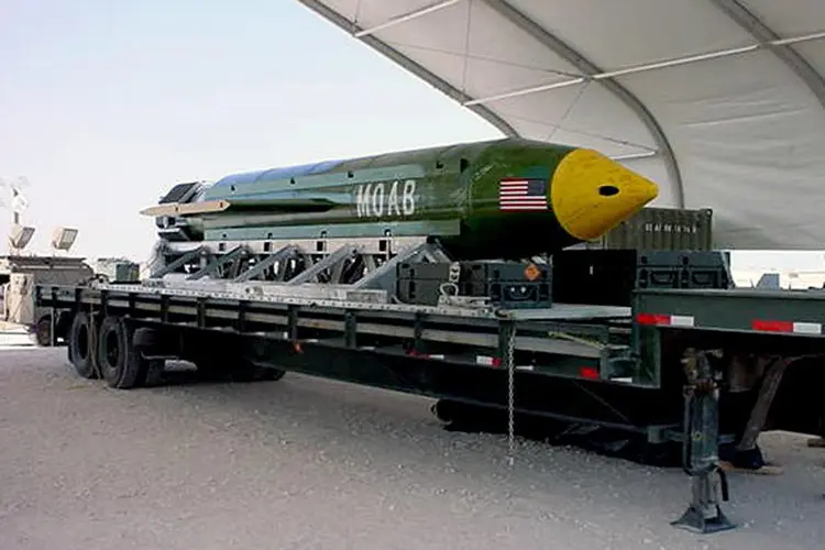 GBU-43 MOAB: mãe de todas as bombas foi usada contra Isis no Afeganistão (Elgin Air Force Base/Handout/Reuters)