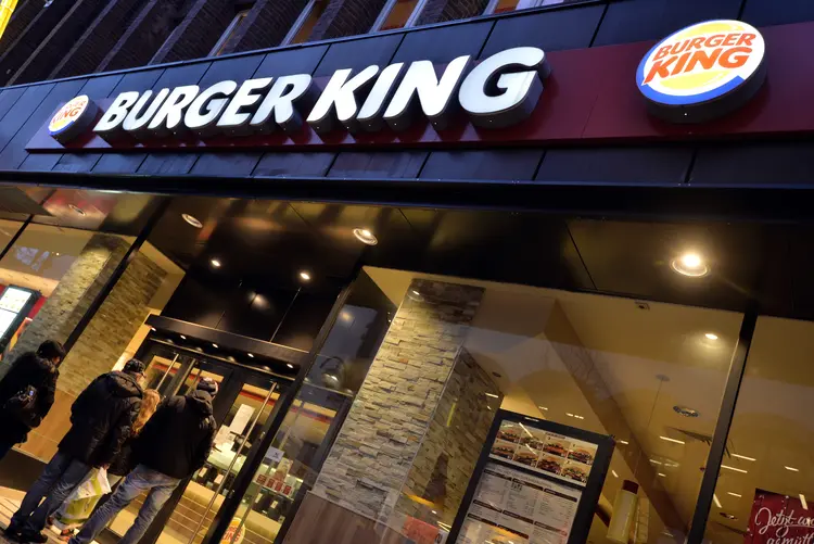 Burger King: cena durou em torno de 5 minutos, depois disso a gangue ficou cansada, apertou a mão com os funcionários do Burger King e se foi (Thomas Lohnes/Getty Images)