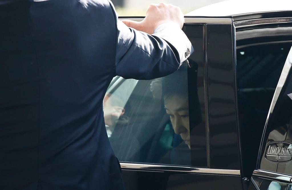 Ex-presidente Park é interrogada pela primeira vez na prisão