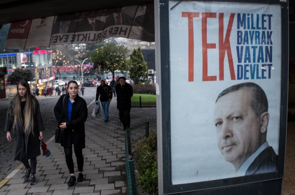 Turquia se prepara para votar em referendo sobre poder de Erdogan