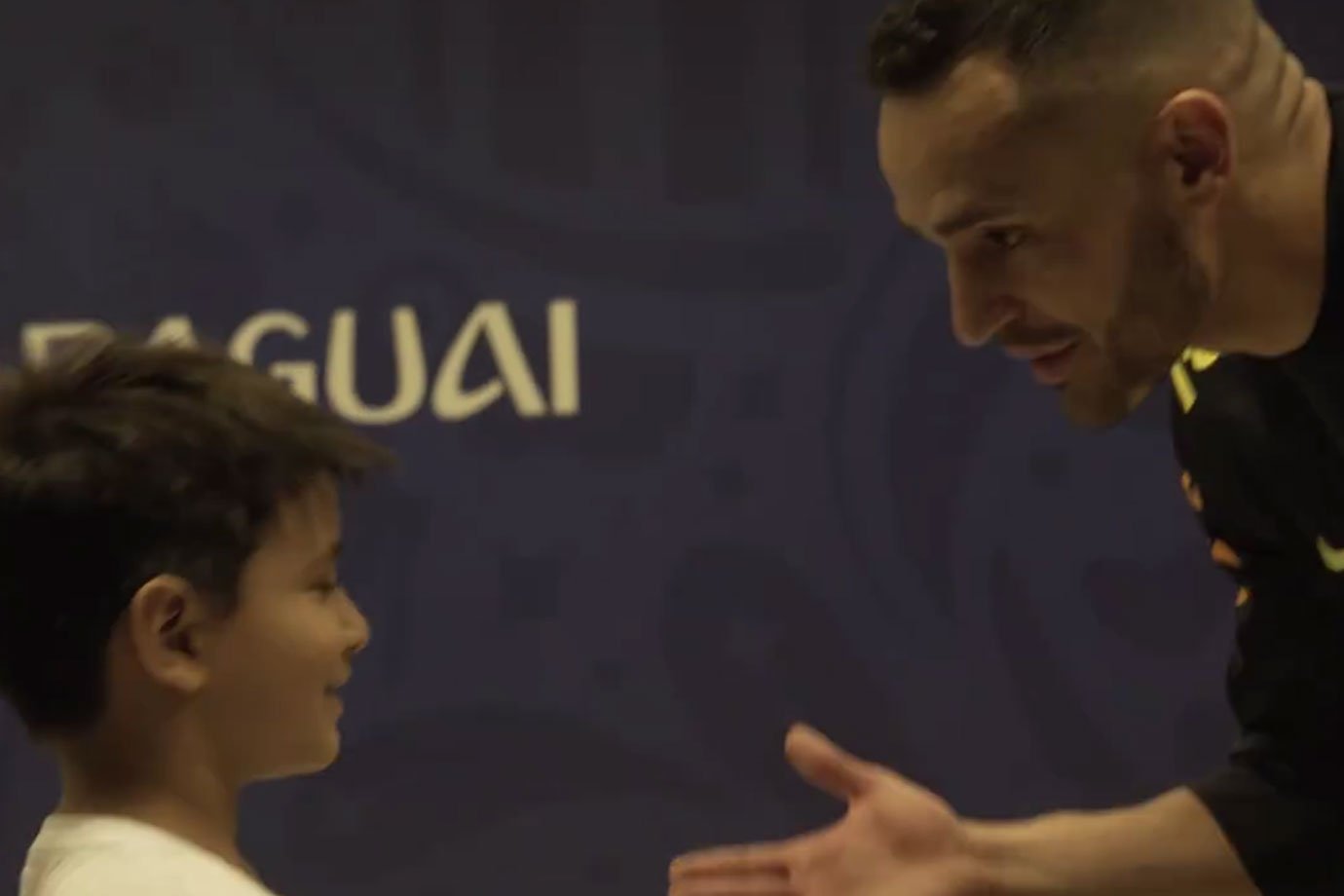 Ação da Gol emociona garotinho em jogo da Seleção Brasileira