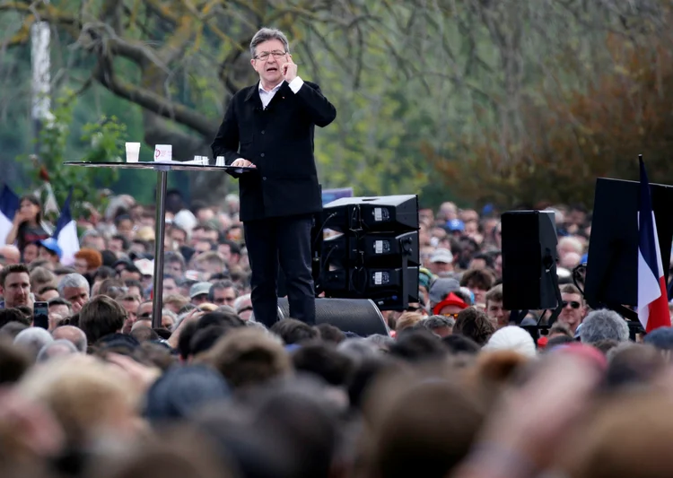 Jean-Luc Mélenchon: candidato derrotado disse que não iria apoiar nenhum concorrente na rodada decisiva (Regis Duvignau/Reuters)