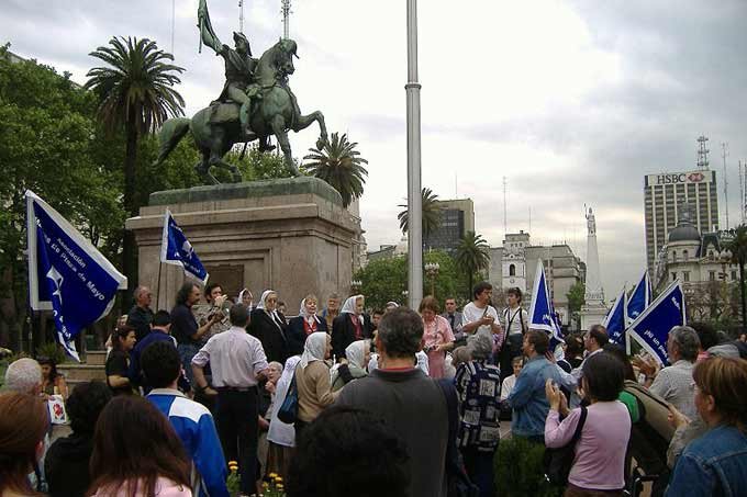 Mães da Praça de Maio completam 40 anos de luta na Argentina