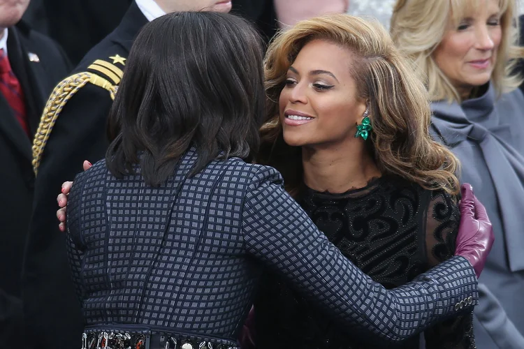 Michelle Obama e Beyoncé: a ex-primeira dama disse que a cantora é um exemplo e agradeceu a ela por investir "nas nossas meninas" (Getty Images/Getty Images)