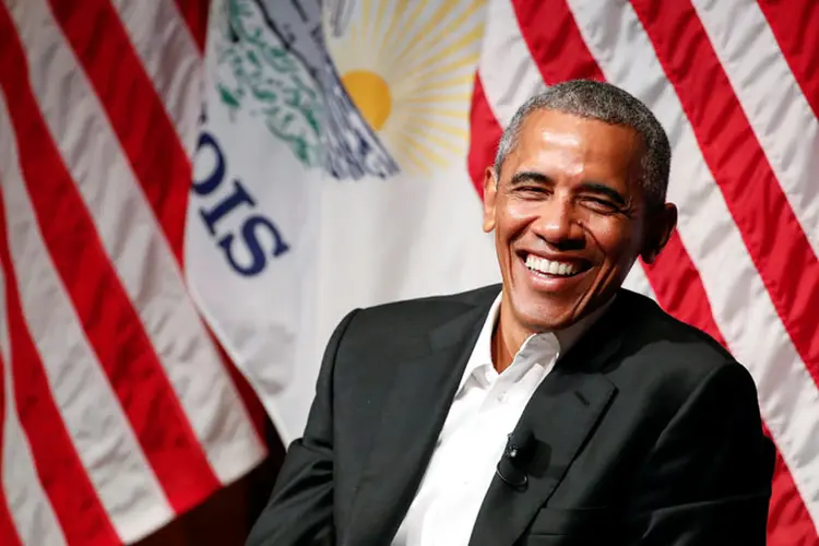 Obama: o ex-chefe de Estado coordenou um diálogo com jovens líderes na Universidade de Chicago (Kamil Krzaczynski/Reuters)