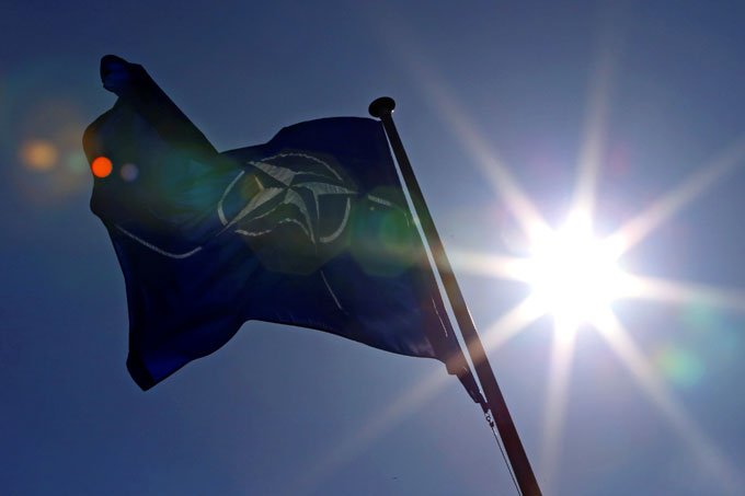 Bandeira da Otan (Yves Herman/Reuters)
