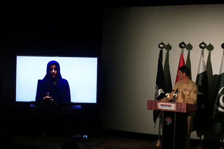 Noreen Leghari: foi mostrado aos jornalistas um vídeo de sua confissão, em que a estudante, usando um véu, declarou que faria o ataque (Faisal Mahmood/Reuters)