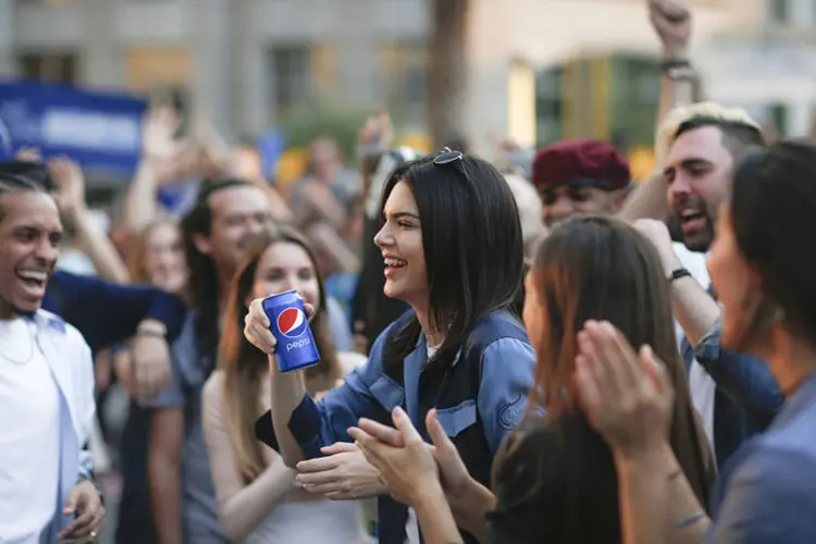 Comercial da Pepsi foi alvo de protestos de consumidores e ativistas (YouTube/Reprodução)
