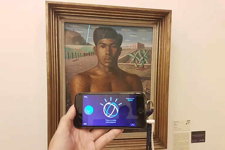 Mestiço: IBM Watson em app para iPhone dá informações sobre  a pintura por voz em português a visitantes de exposição na Pinacoteca, em 2017 (Lucas Agrela/Site Exame)