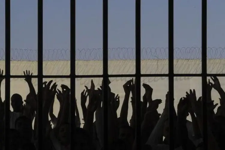Presos: a penitenciária, que tem capacidade para 828 presos, hoje está com 1,3 mil pessoas (Wilson Dias/Reprodução)