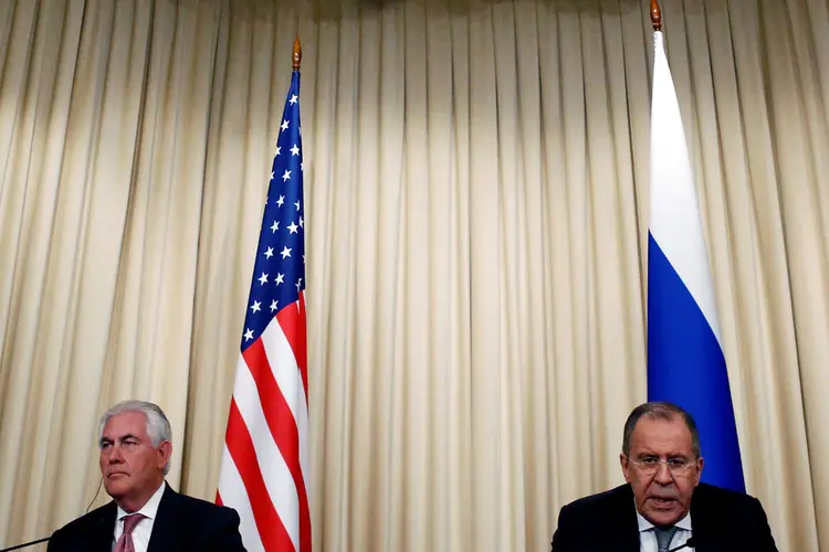 Rex Tillerson e Sergei Lavrov: nem EUA nem Rússia abriram mãos de suas posições em relação ao ataque químico na Síria e ao regime de Bashar Al-Assad (Sergei Karpukhin/Reuters)