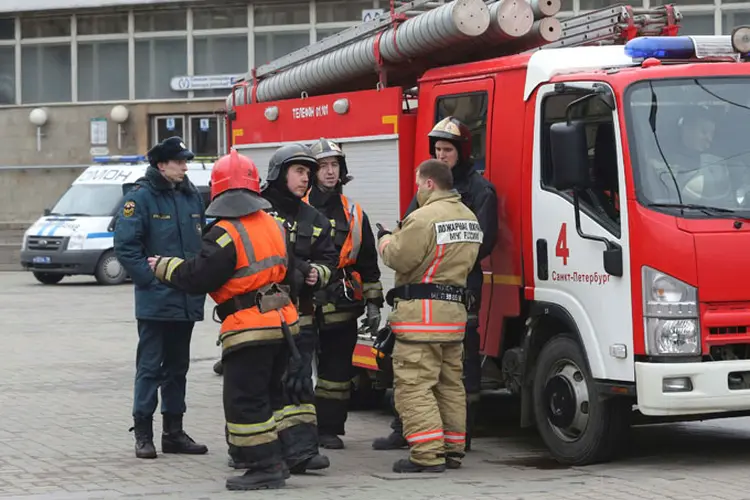 Explosão em metrô de São Petersburgo, na Rússia, deixa pelo menos dez mortos (Igor Russak/Reuters)