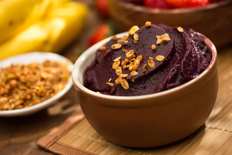 Açaí: investigação busca compensação para comunidades que produzem açaí na floresta Amazônica no Amapá, de onde a Sambazon importa o fruto (iStock/Thinkstock)