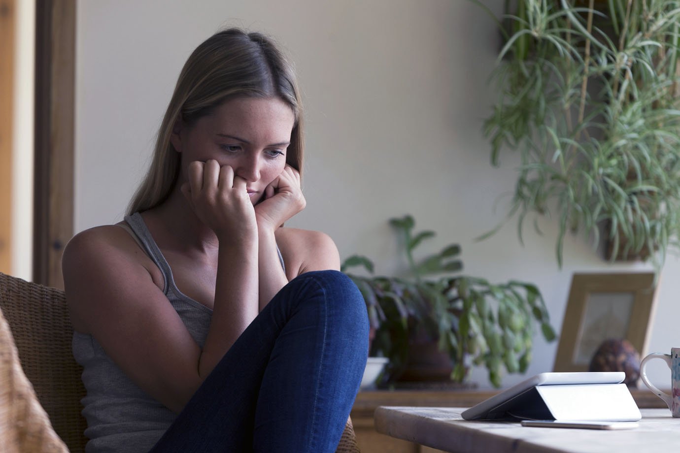 Usar Facebook nos deixa tristes, diz estudo