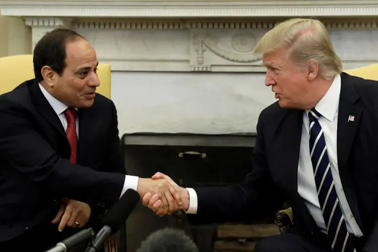 Donald Trump e Abdel Fattah al-Sisi: o presidente americano buscou reiniciar as relações dos EUA com o presidente egípcio após laços estremecidos durante o governo Obama (Kevin Lamarque/Reuters)