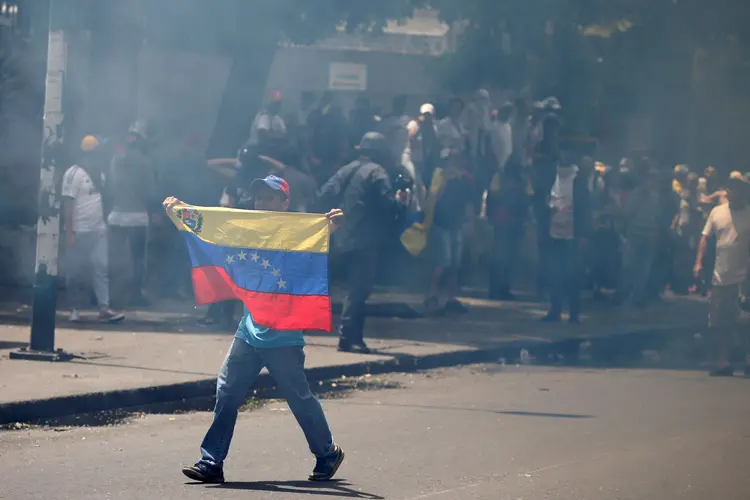 Maduro: "Eu estou pronto, amanhã mesmo, depois de amanhã, para me reunir com os porta-vozes da oposição" (Carlos Garcia Rawlins/Reuters)