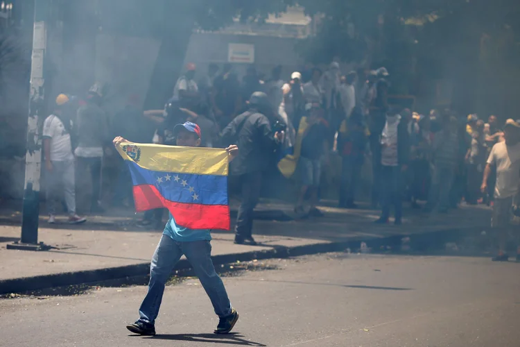 Maduro: "Eu estou pronto, amanhã mesmo, depois de amanhã, para me reunir com os porta-vozes da oposição" (Carlos Garcia Rawlins/Reuters)