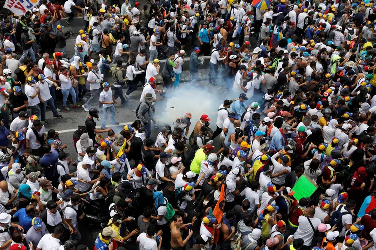 Protestos na Venezuela: oposição afirma que Maduro está tentando se manter no poder indefinidamente (Carlos Garcia Rawlins/Reuters)