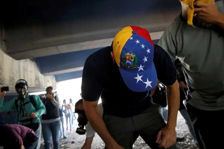 Venezuela: centenas de manifestantes interditaram ruas e avenidas em Caracas e em outras cidades, em rejeição à Assembleia Constituinte "popular" anunciada pelo presidente Nicolás Maduro (Carlos Garcia Rawlins/Reuters)