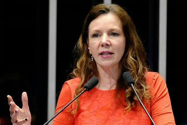 Vanessa Grazziotin: "Essas matérias acabaram, até os parlamentares do PSDB já têm consciência que elas se encerraram. Ou seja, o objetivo do golpe foi por água abaixo" (Vanessa Grazziotin/Facebook/Divulgação)