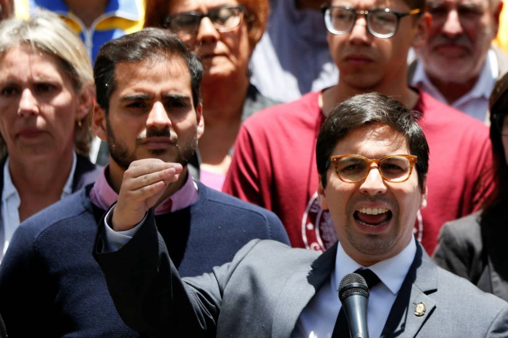 Oposição da Venezuela pede protestos após Assembleia Constituinte